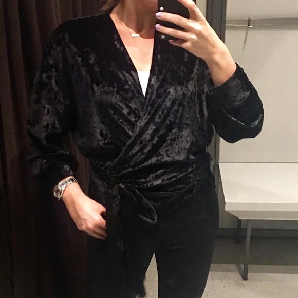 Black velvet crossover top with tassels small - Picture 3 of 5